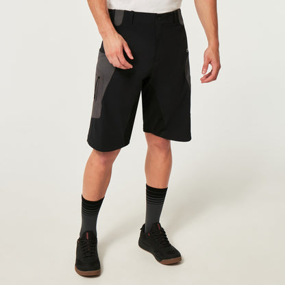 Oakley Maven MTB Cargo Shorts 'Blackout'