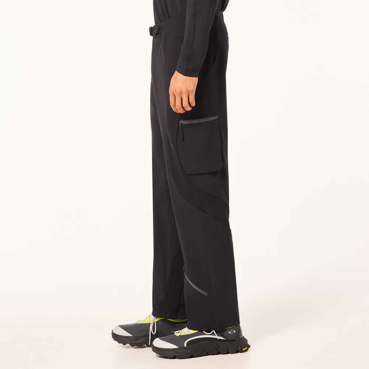Size 40M Oakley Latitude Arc Pants ‘Blackout’