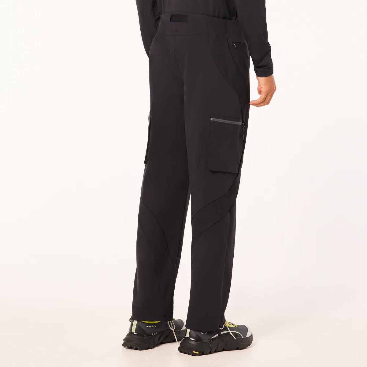 Size 40M Oakley Latitude Arc Pants ‘Blackout’