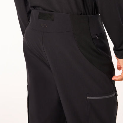 Size 40M Oakley Latitude Arc Pants ‘Blackout’