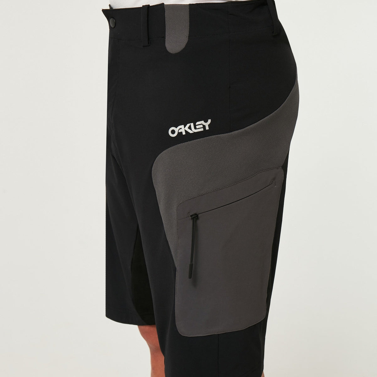Oakley Maven MTB Cargo Shorts 'Blackout'