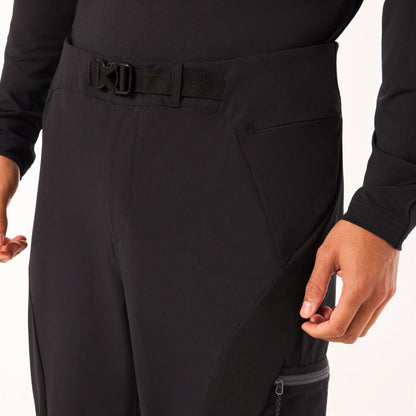 Size 40M Oakley Latitude Arc Pants ‘Blackout’