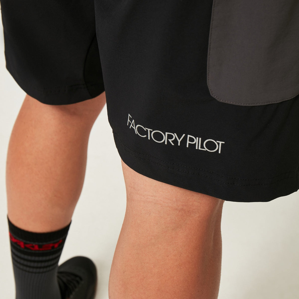 Oakley Maven MTB Cargo Shorts 'Blackout'