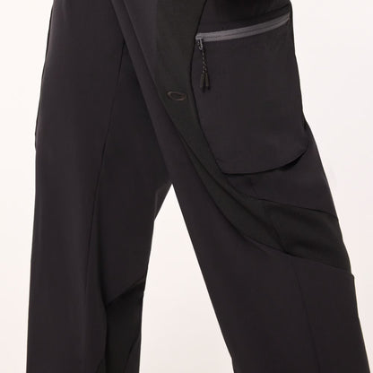 Size 40M Oakley Latitude Arc Pants ‘Blackout’