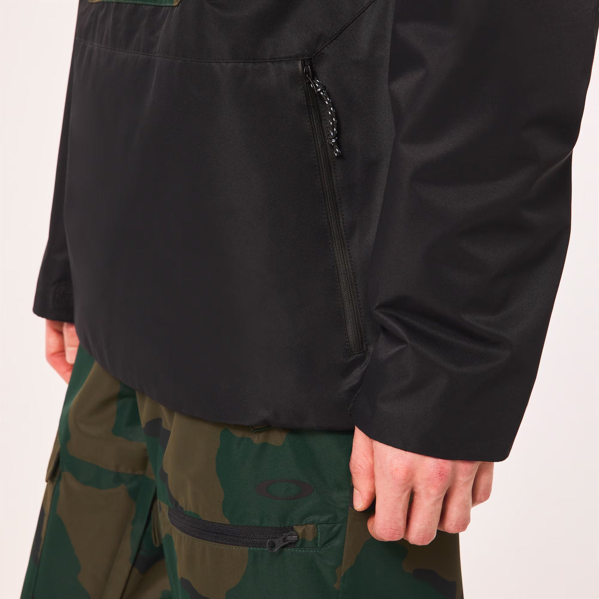 Size L Oakley Divisional RC Shell Anorak ‘Blackout’