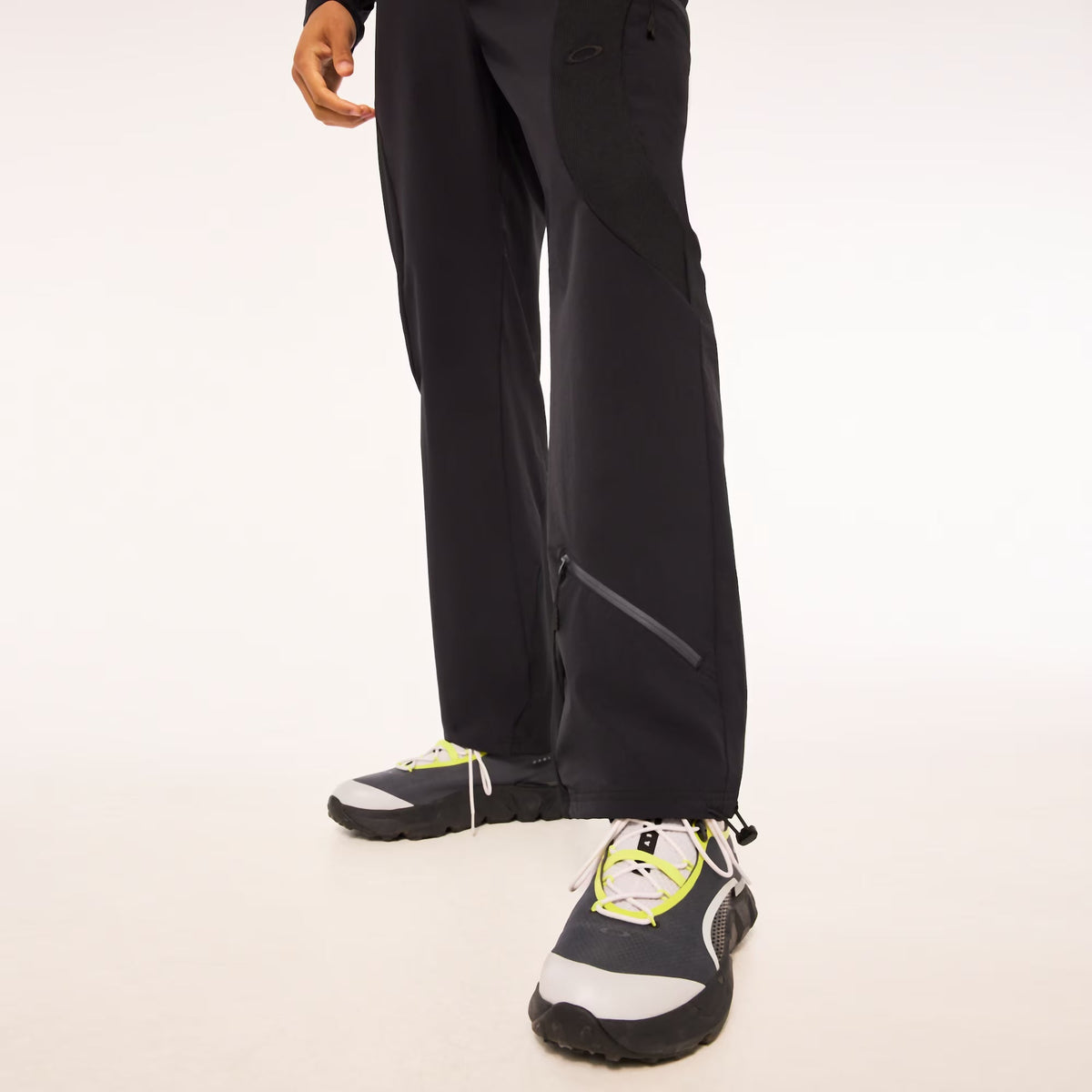 Size 40M Oakley Latitude Arc Pants ‘Blackout’