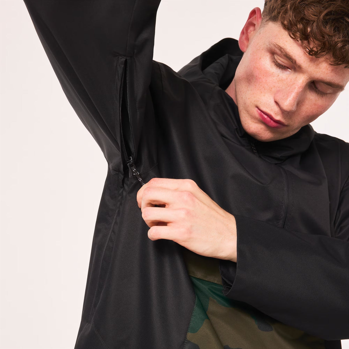 Size L Oakley Divisional RC Shell Anorak ‘Blackout’