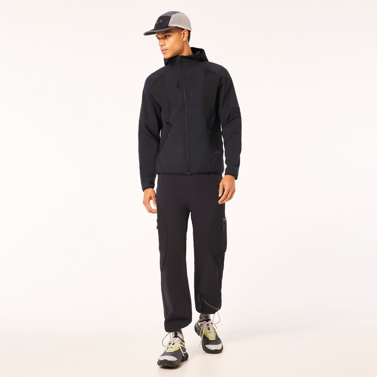 Size 40M Oakley Latitude Arc Pants ‘Blackout’