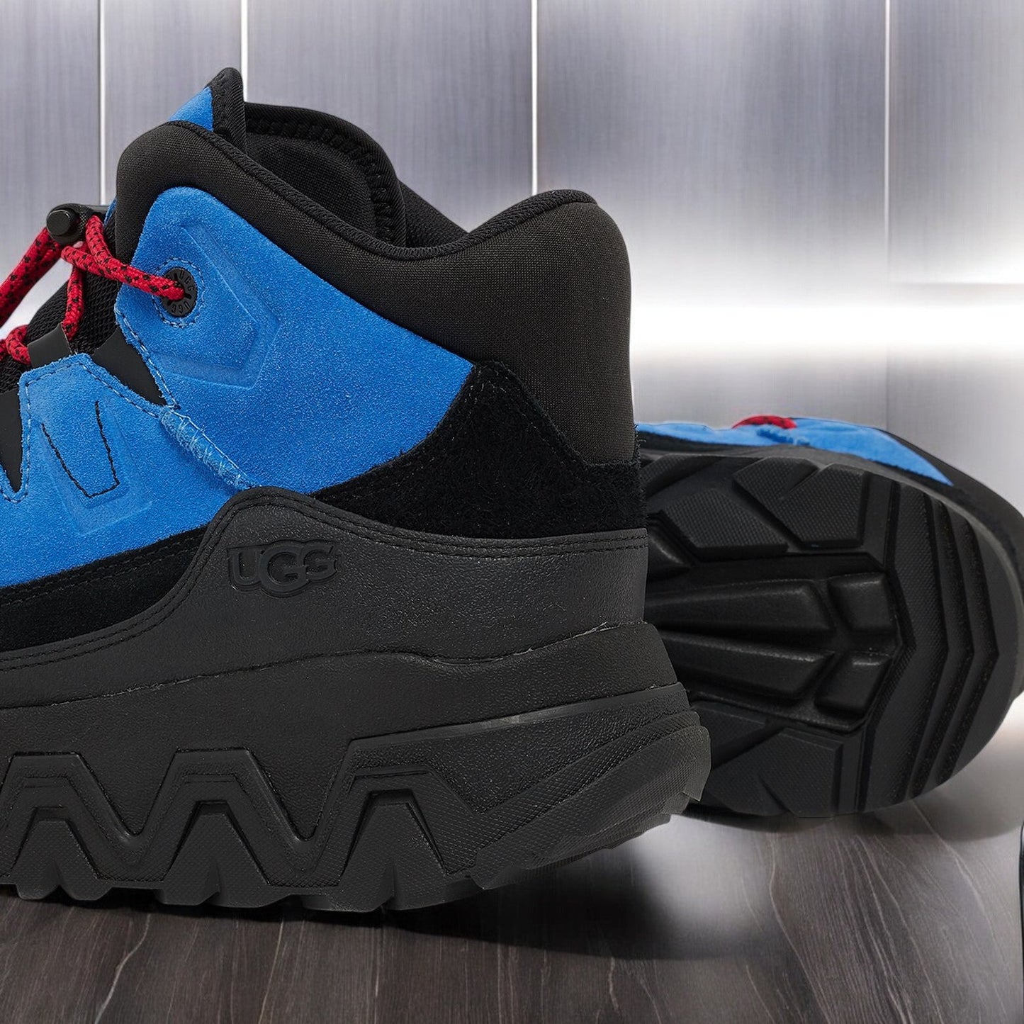 Size 11M UGG CapTrail High 'Black'
