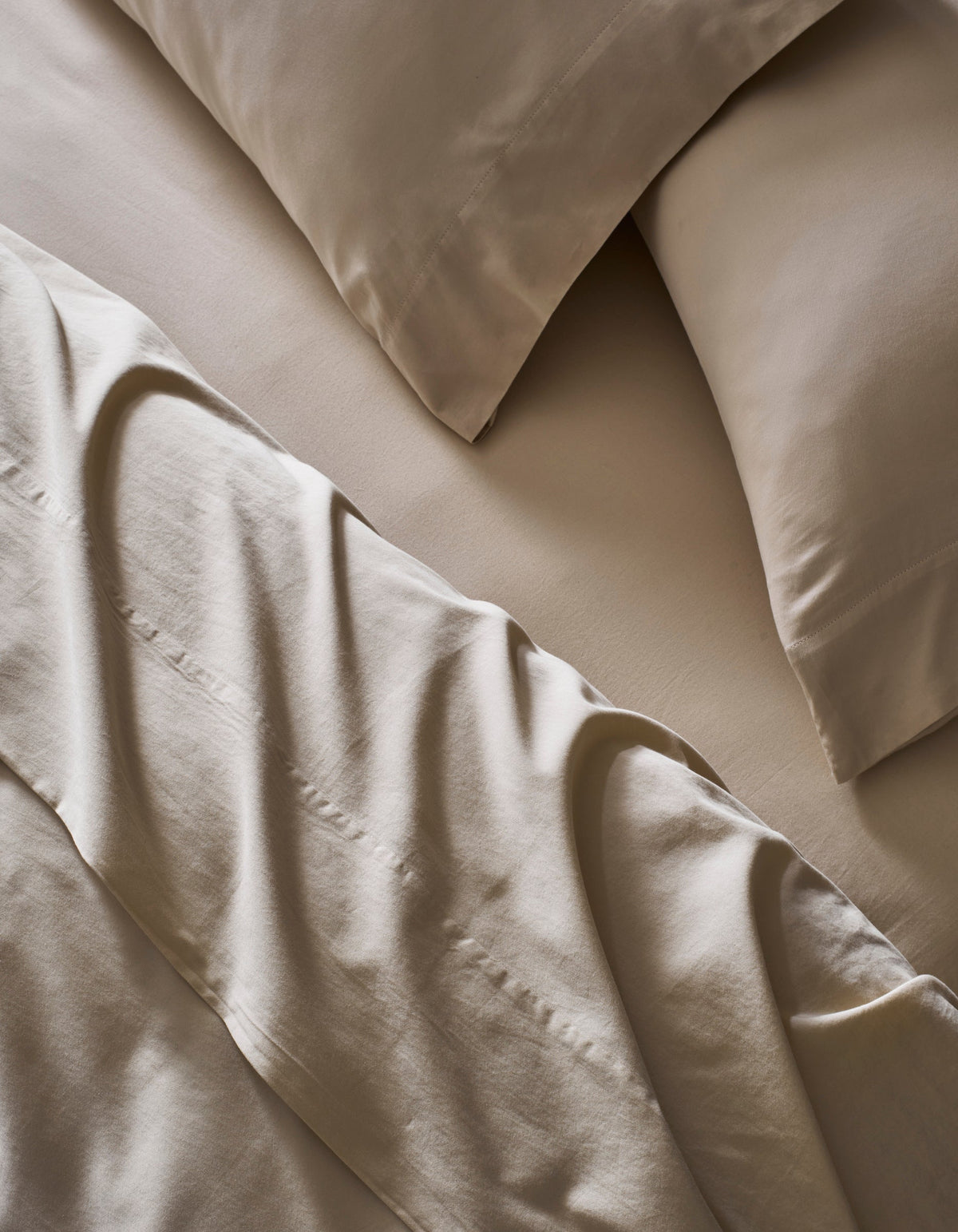 Cozy Earth Soft-Wash Cotton Bedding Deluxe Bundle - Down Alternative