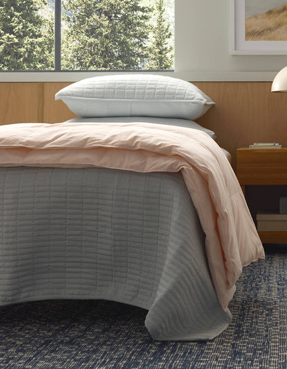Cozy Earth Down Alternative Throw