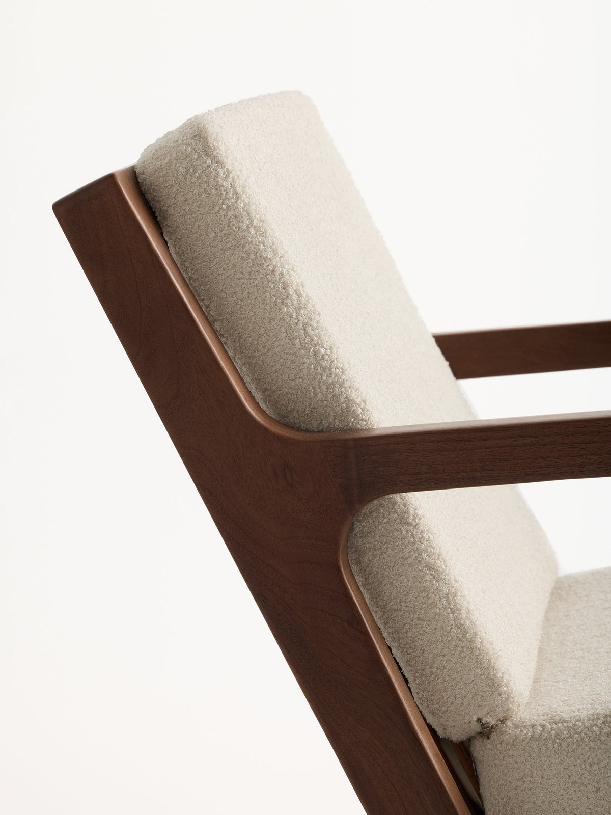 Cozy Earth Coronado Lounge Chair