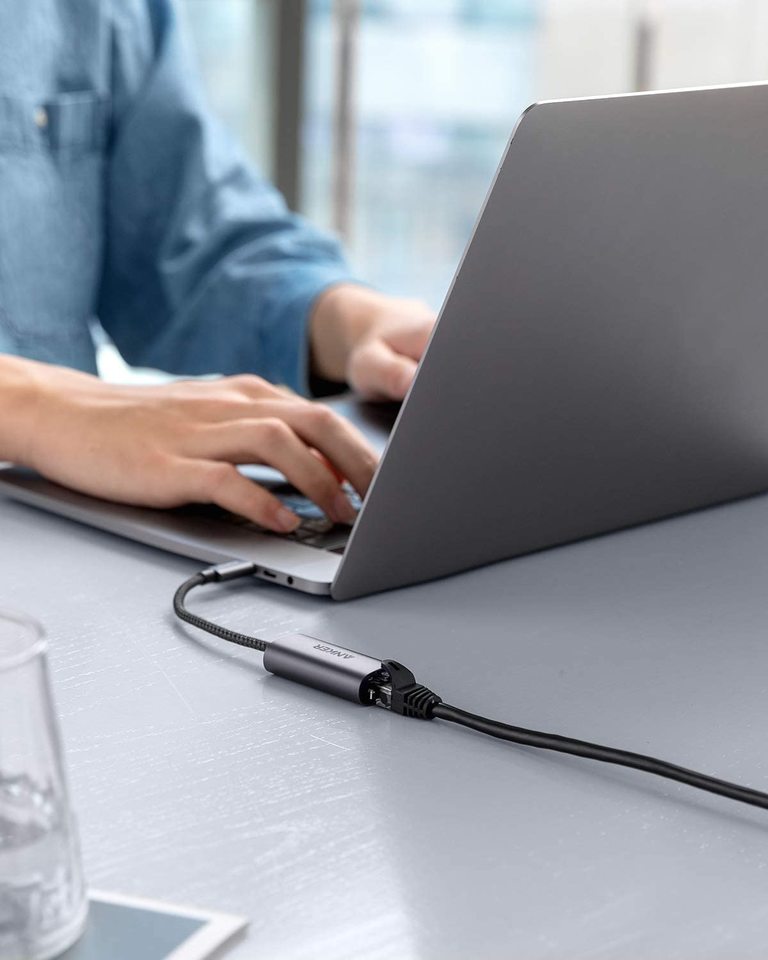 Anker PowerExpand USB-C to Gigabit Ethernet Adapter - Mann