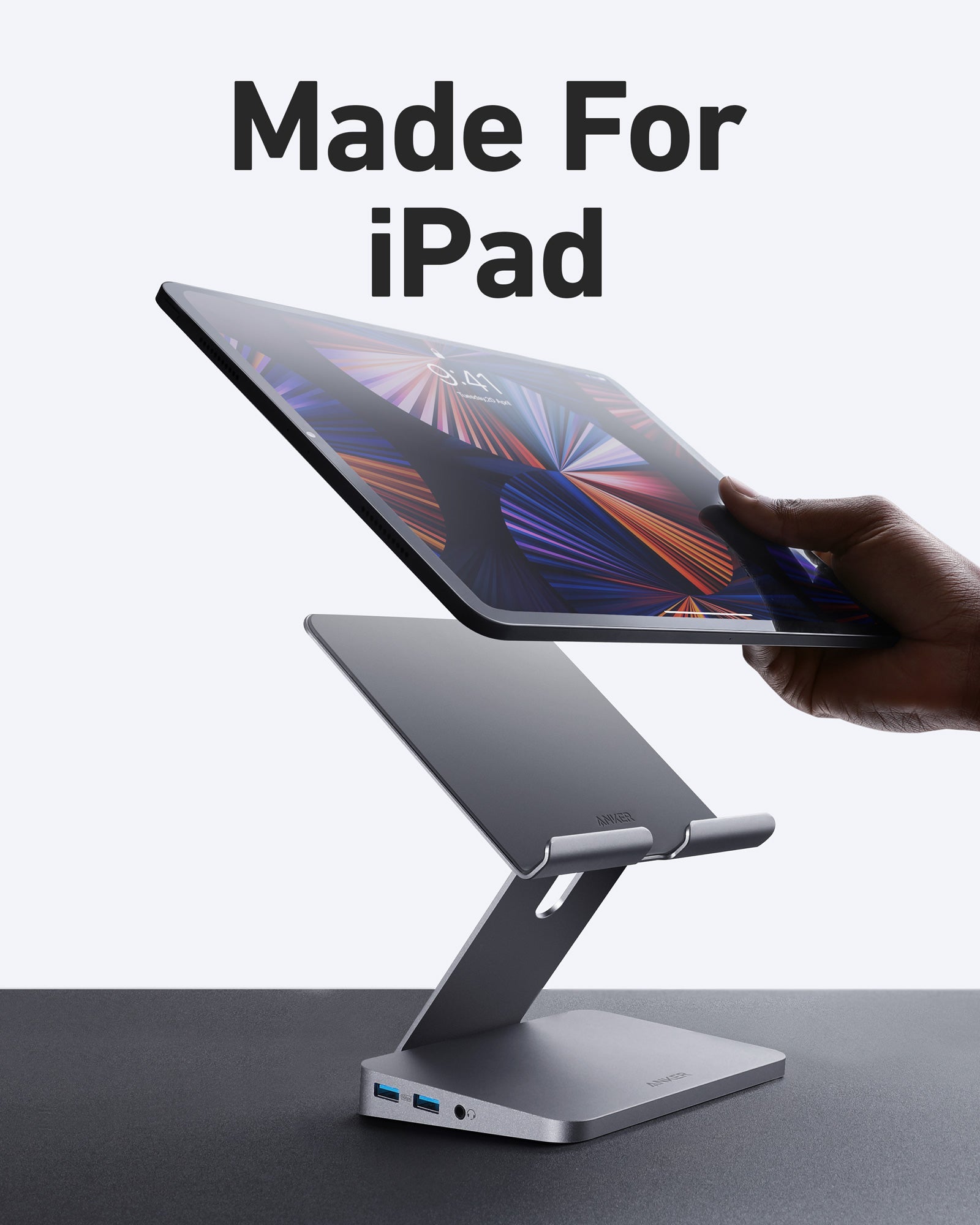 Anker 551 USB-C Hub (8-in-1, Tablet Stand) - Mann