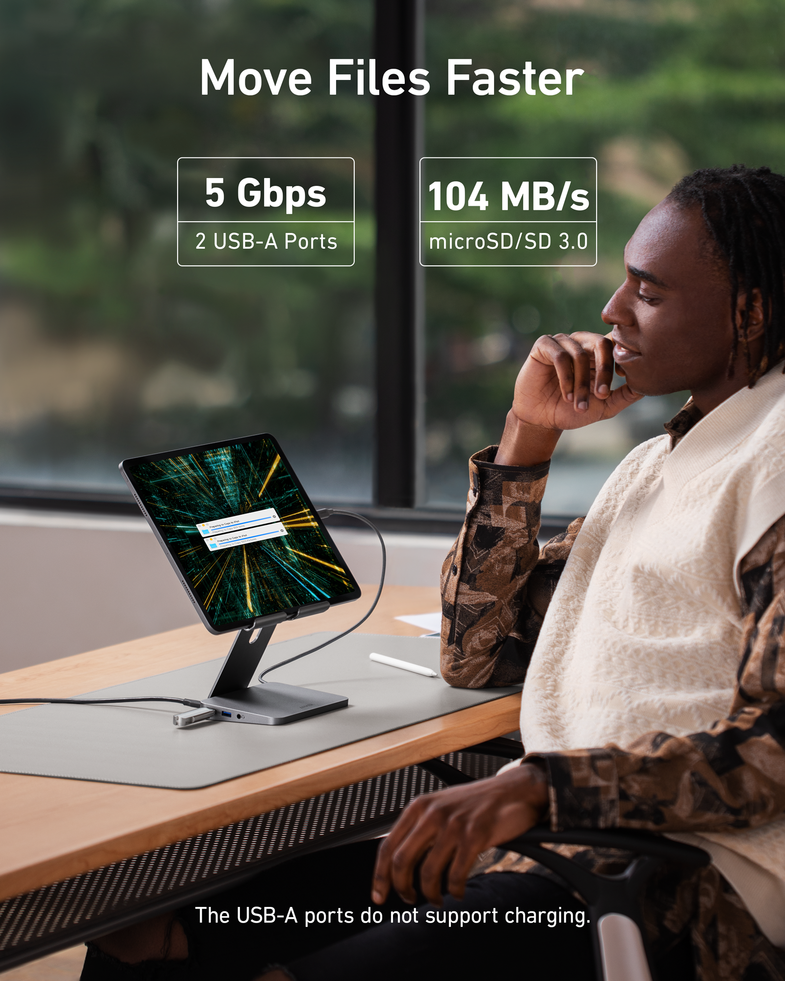 Anker 551 USB-C Hub (8-in-1, Tablet Stand) - Mann