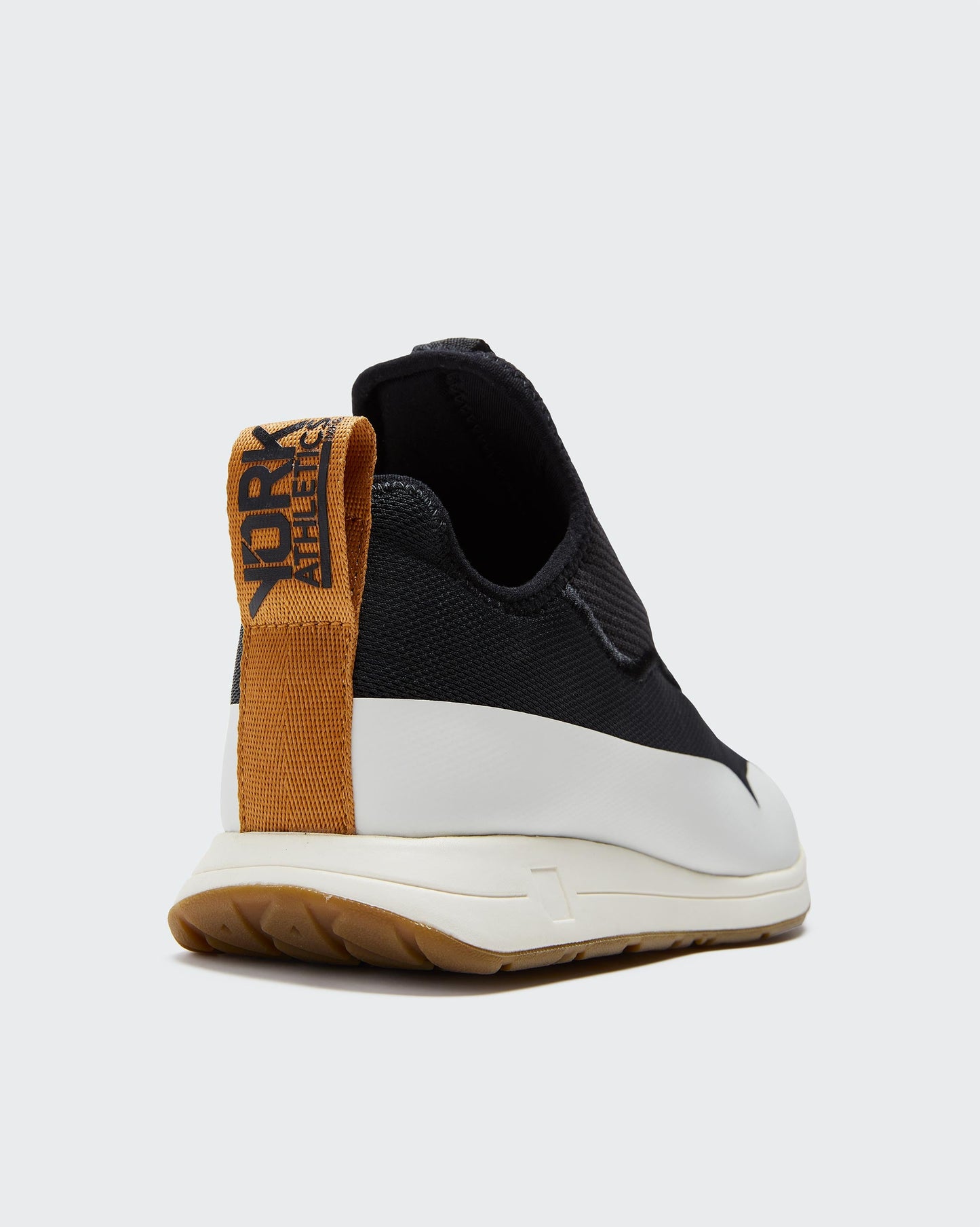 YORK Athletics Henry Runner / Mesh / BlacktopThe Gail Recovery Trainer / Knit / Blacktop