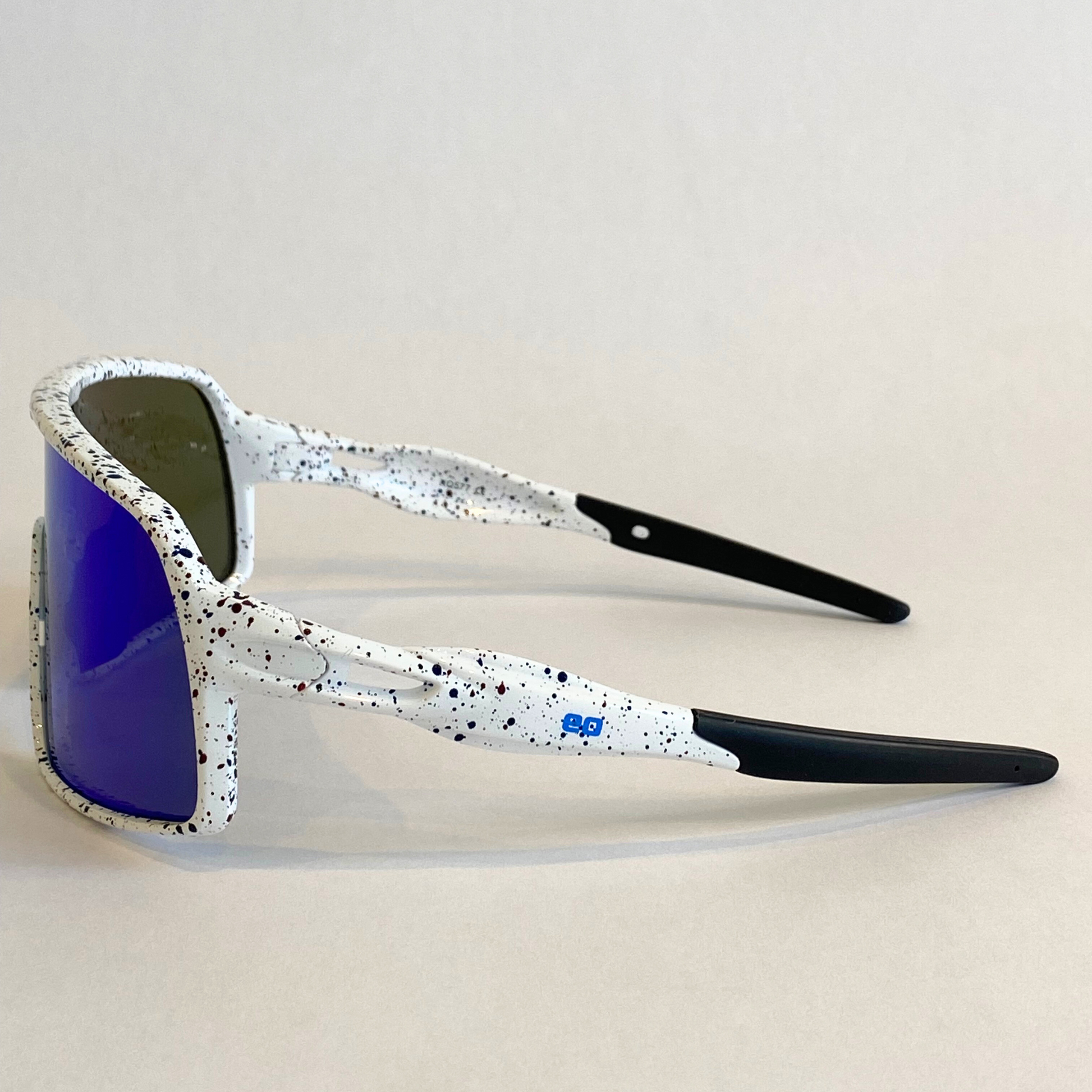 Eastern Outer Flying Dog - Snowstorm with Blue-Mirror Revo Lens - Mann