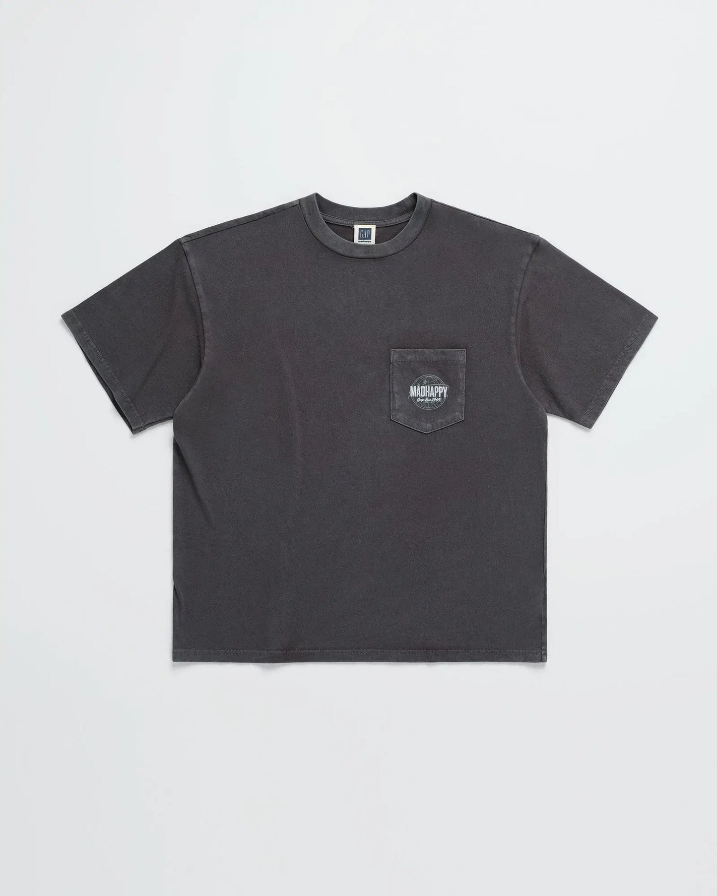 Gap x MadHappy Globe Pocket Tee - Moonless - Mann