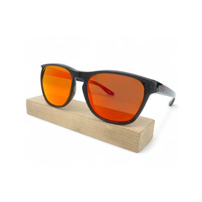 Oakley Unisex Manorburn Sunglasses - Prizm Ruby