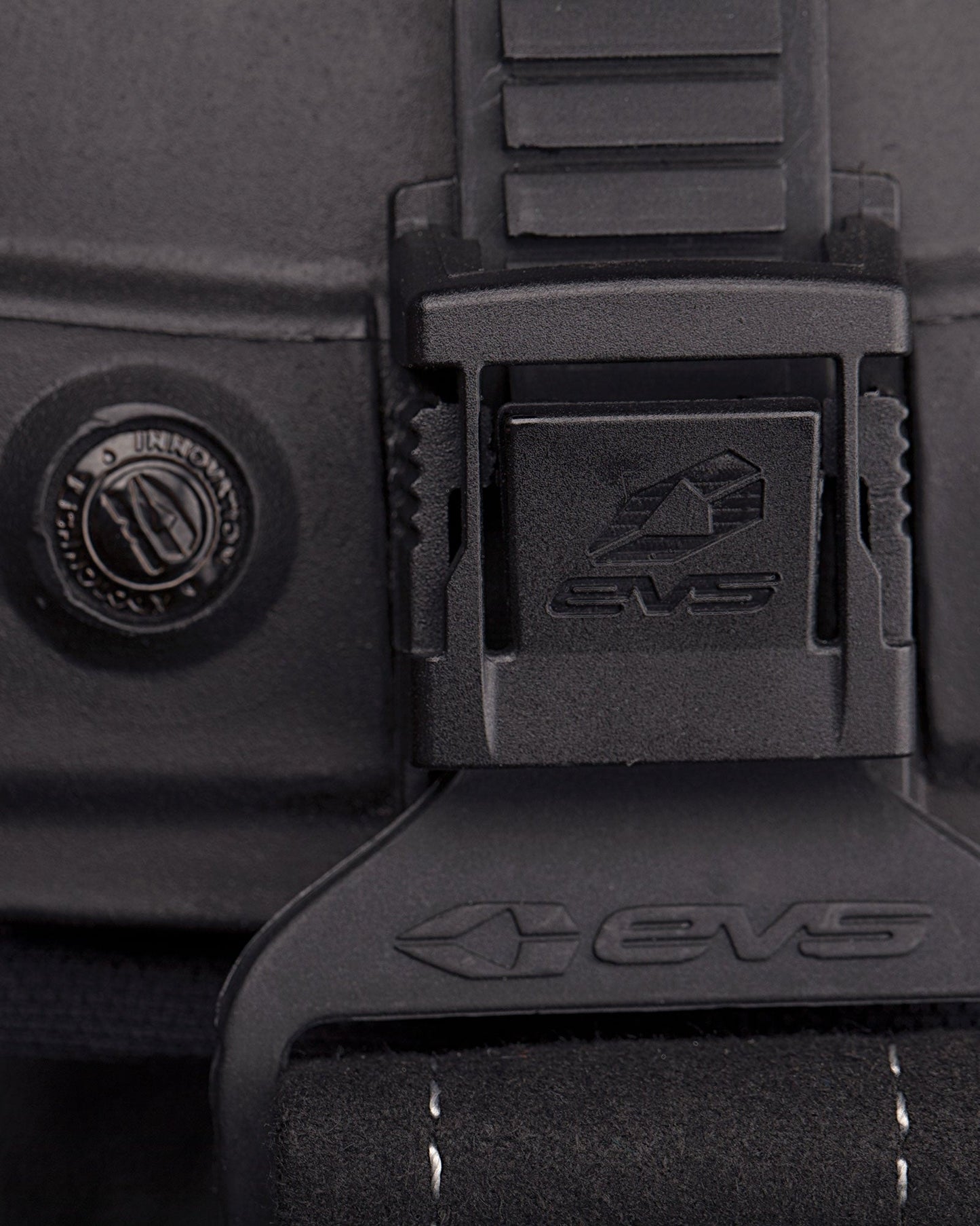 EVS RS9 Knee Brace