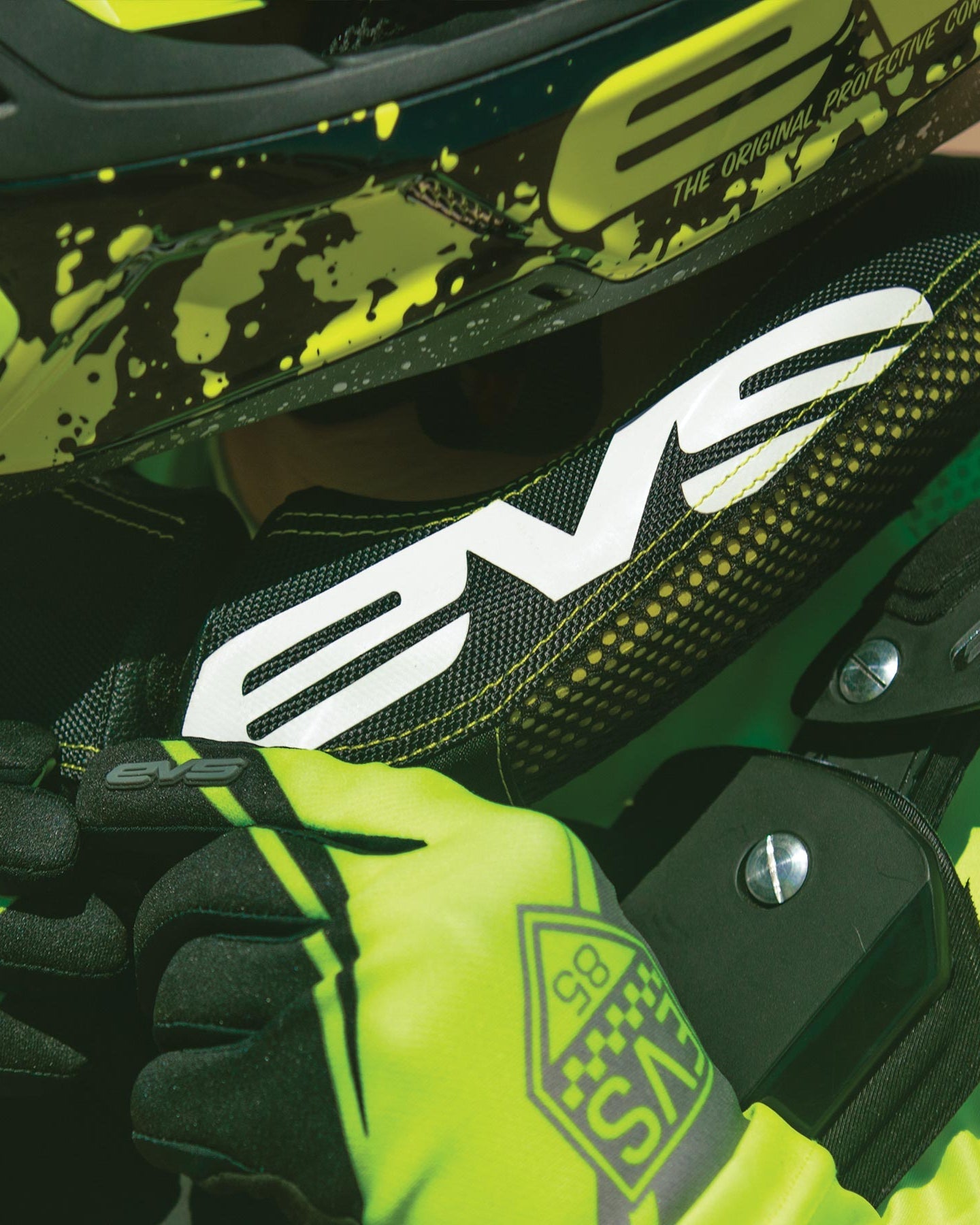EVS R2 Race Collar