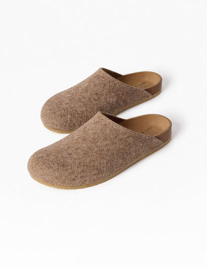Cozy Earth Lakehouse Clog