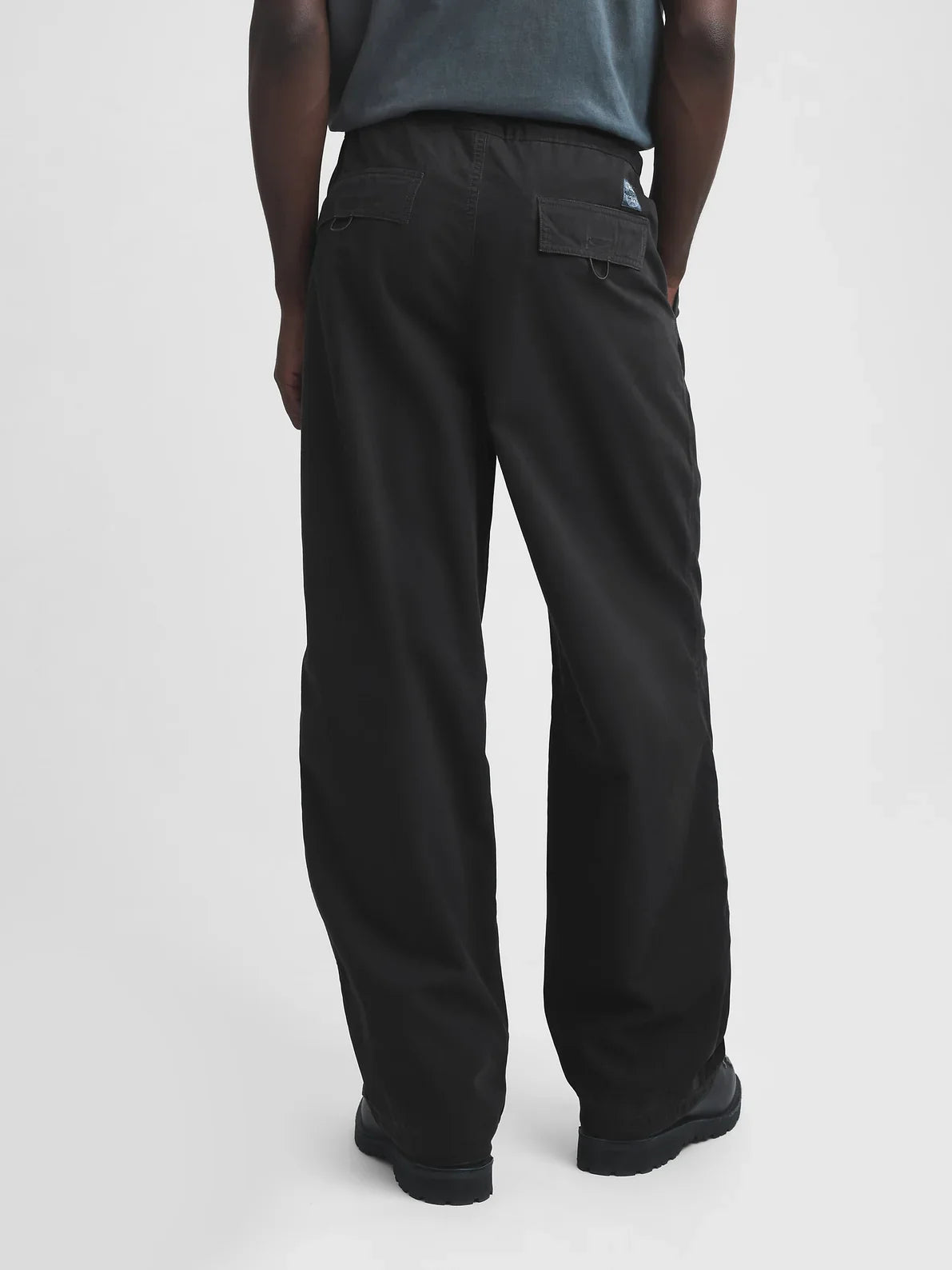 Gap x MadHappy Oversized Parachute Pant - Jet Black - Mann
