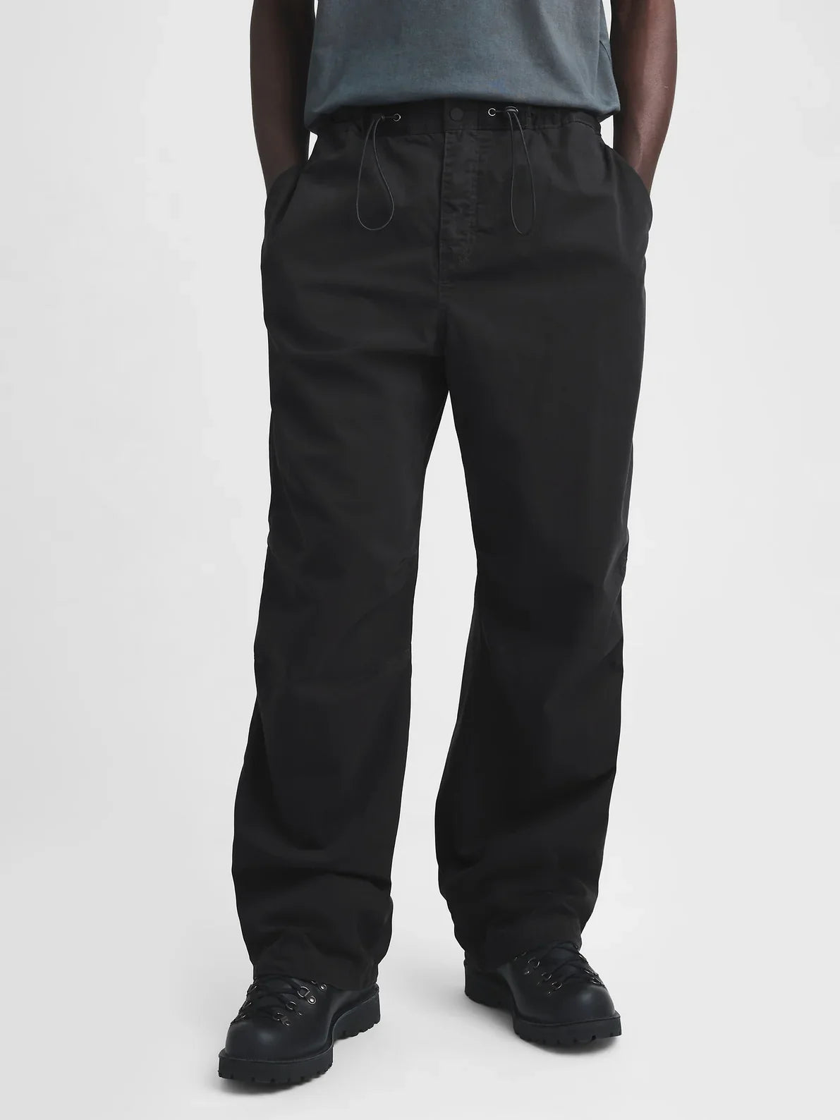 Gap x MadHappy Oversized Parachute Pant - Jet Black - Mann