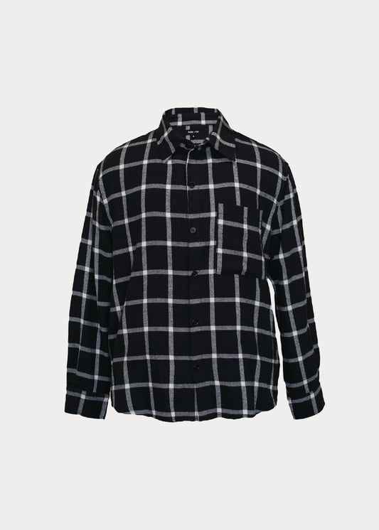 Men’s relaxed fit black and white checkered button-down shirt with front pocket