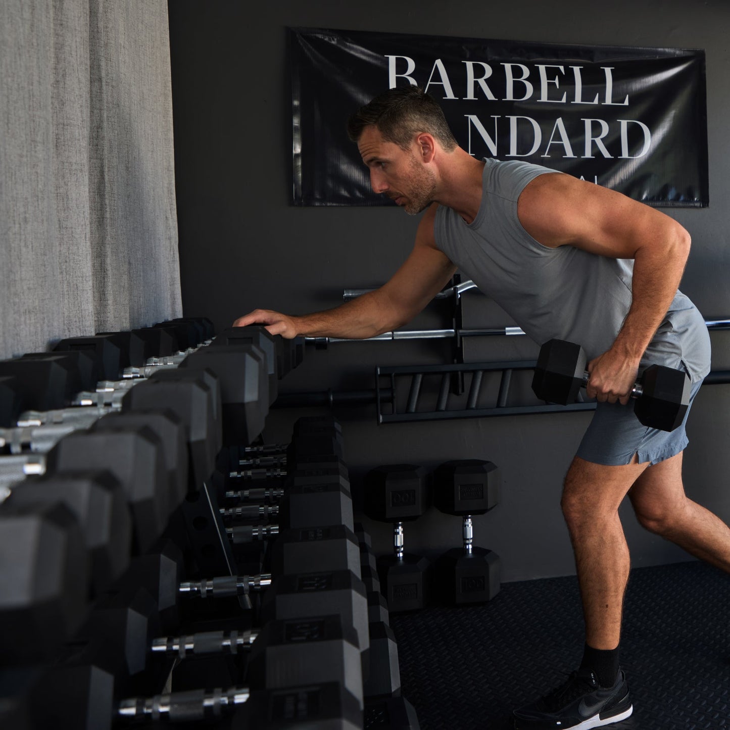 Barbell Standard - Three-Tier Dumbbell Rack - Mann
